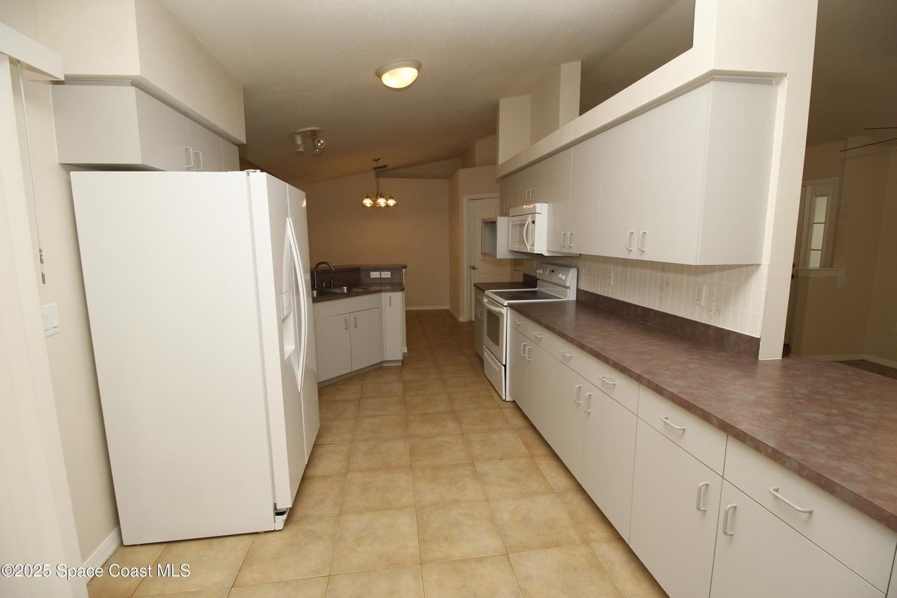 618 Sturbridge Ter Se - Photo 6 of 20