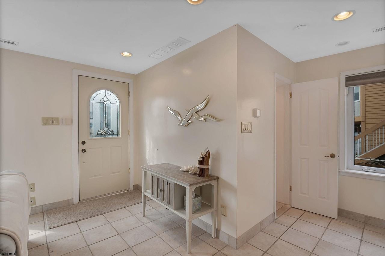 53 N Pelham Ave - Photo 5 of 30