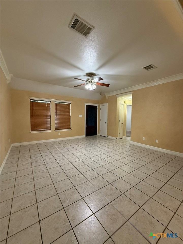 2421 Hancock Dr - Photo 4 of 20