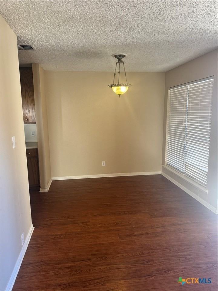 414 Mariner Dr - Photo 3 of 12