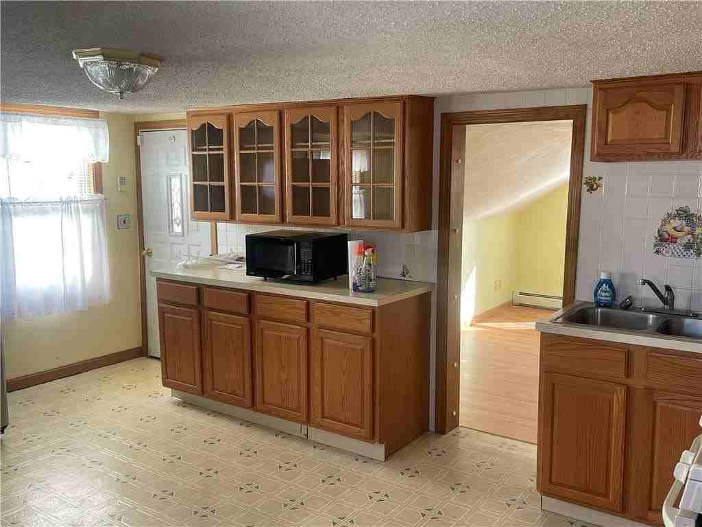 83 Titus St - Photo 4 of 10