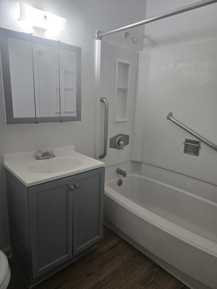 329 Mabry E Mabry Street unit: E #E - Photo 5 of 14