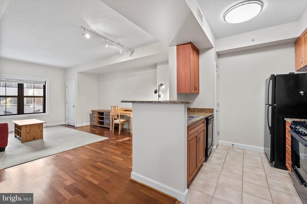 1111 25th St Nw Apt 512 #512 - Photo 3 of 20