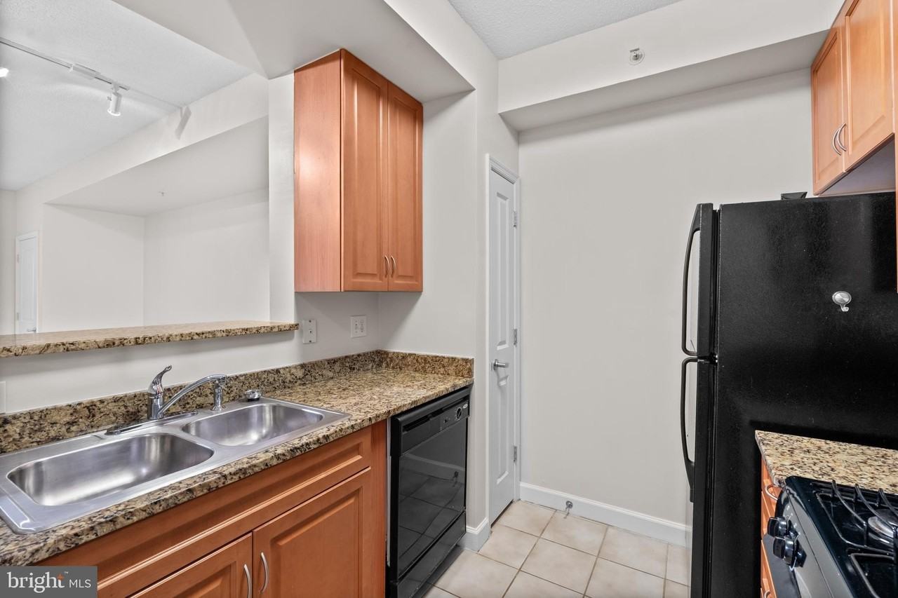 1111 25th St Nw Apt 512 #512 - Photo 4 of 20