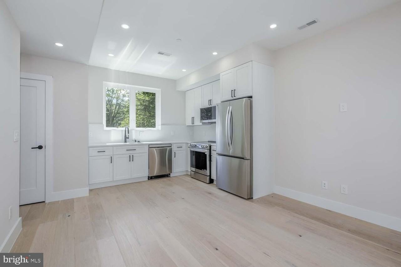 722 Kenyon St Nw Unit 3 #3 - Photo 6 of 50