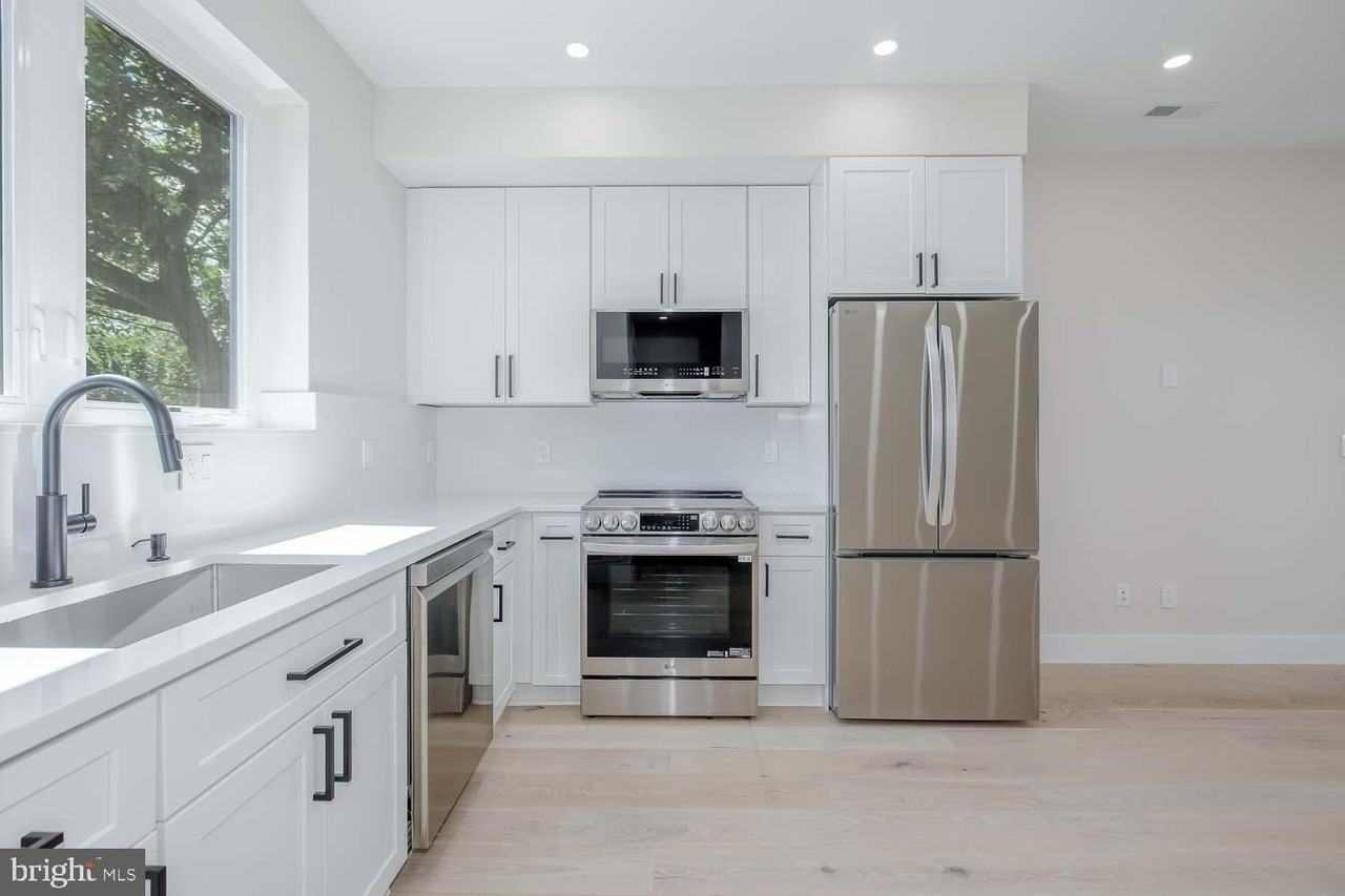 722 Kenyon St Nw Unit 3 #3 - Photo 7 of 50