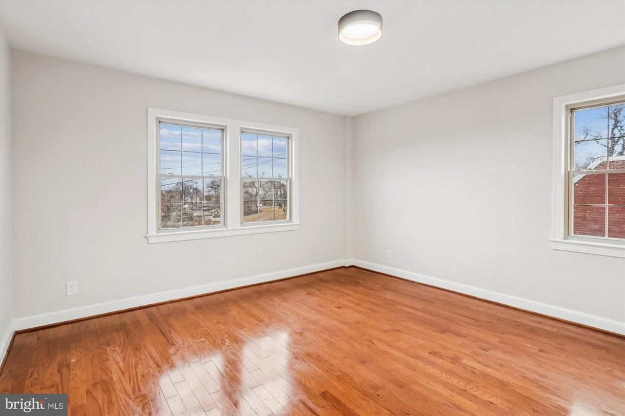 305 Whittier St Nw Apt 301 #301 - Photo 3 of 36