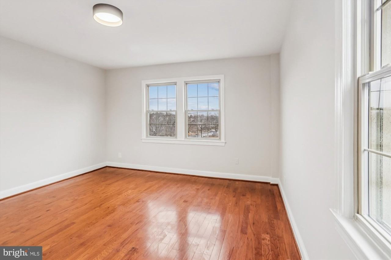 305 Whittier St Nw Apt 301 #301 - Photo 4 of 36