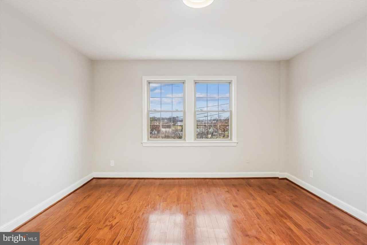 305 Whittier St Nw Apt 301 #301 - Photo 5 of 36