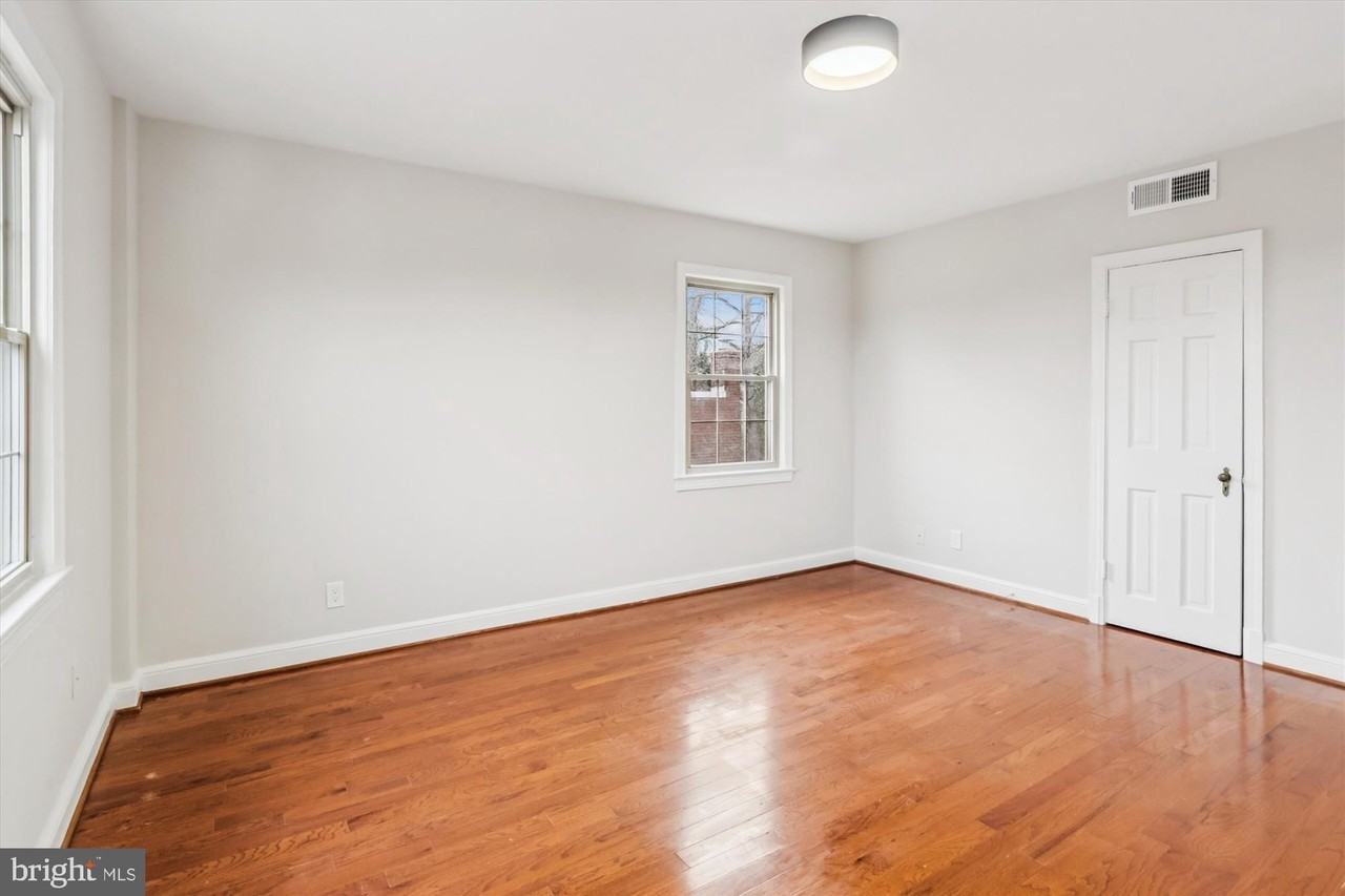 305 Whittier St Nw Apt 301 #301 - Photo 7 of 36