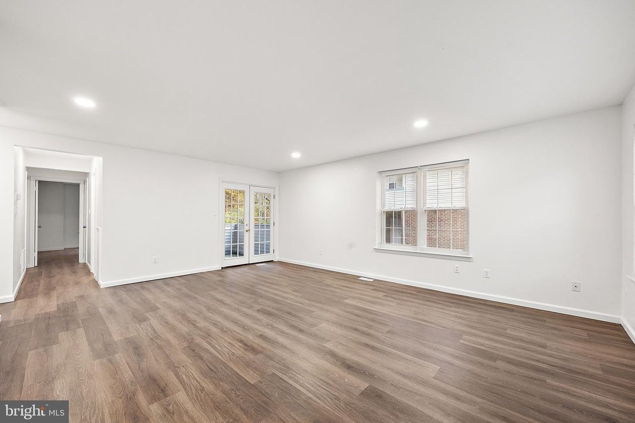 129 Emery Ct Unit B #B - Photo 2 of 28