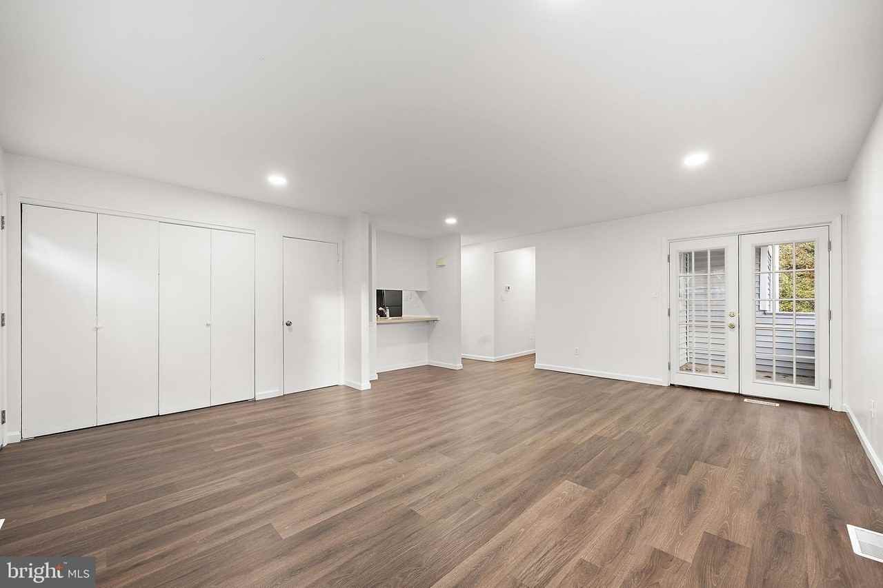 129 Emery Ct Unit B #B - Photo 3 of 28