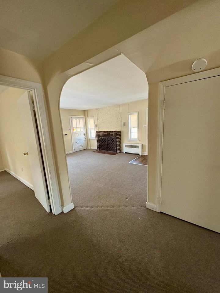 418 N Ogle Ave - Photo 6 of 15