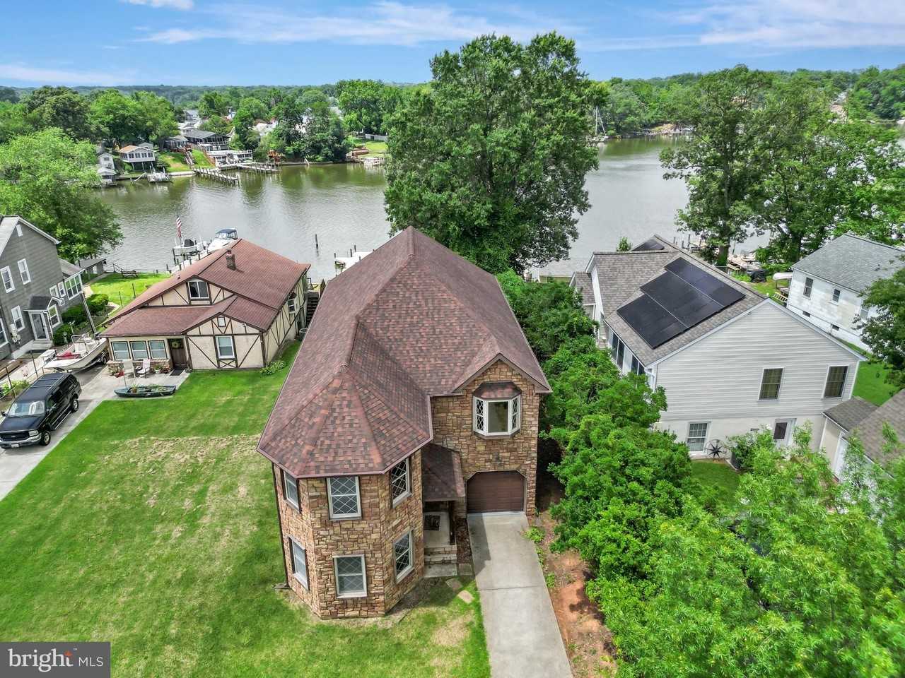 212 Greenland Beach Rd - Photo 5 of 32