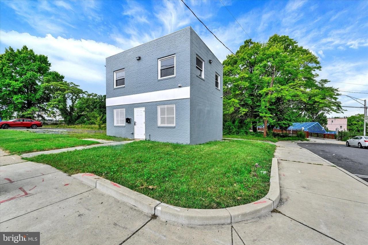 2400 Annapolis Rd - Photo 3 of 28