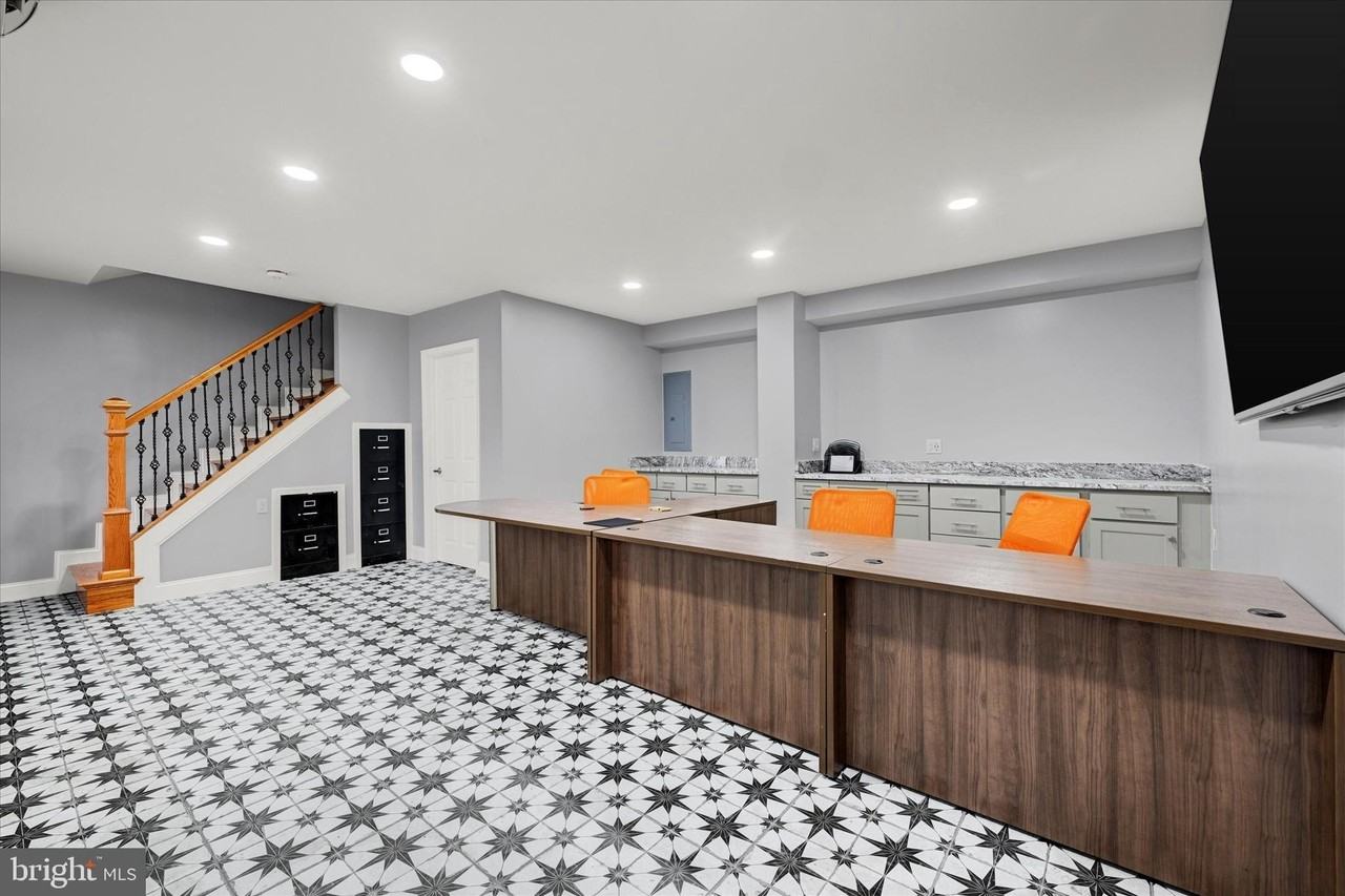 2400 Annapolis Rd - Photo 5 of 28