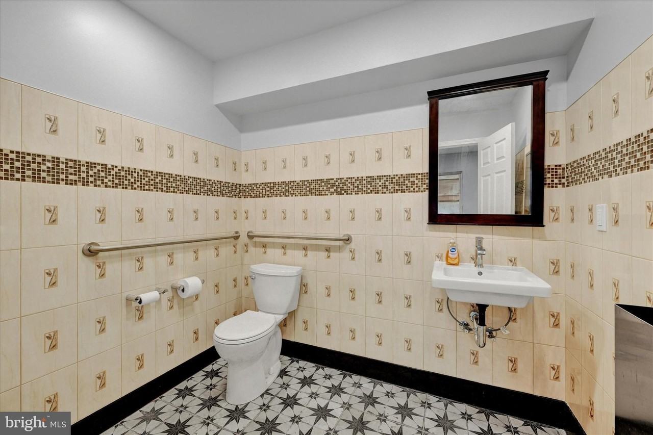 2400 Annapolis Rd - Photo 7 of 28