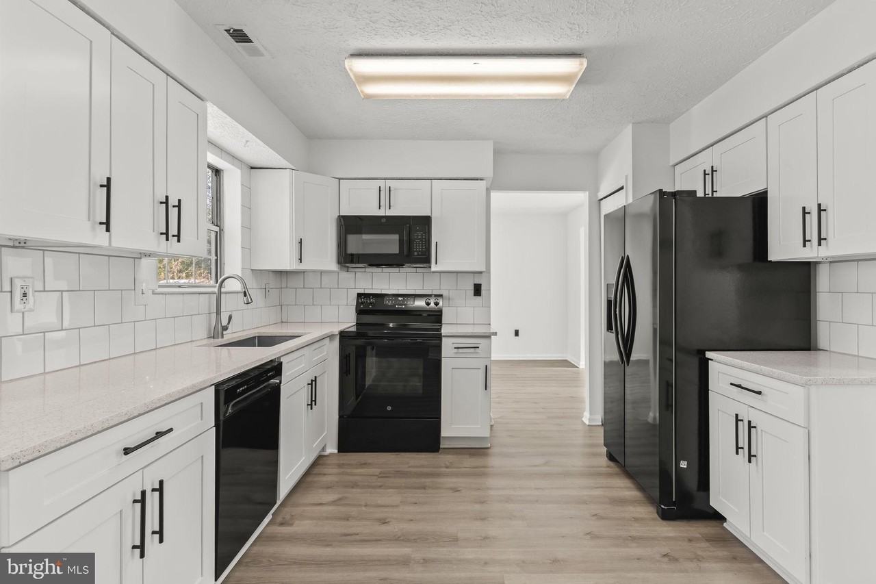 6953 Cony Ct - Photo 7 of 33