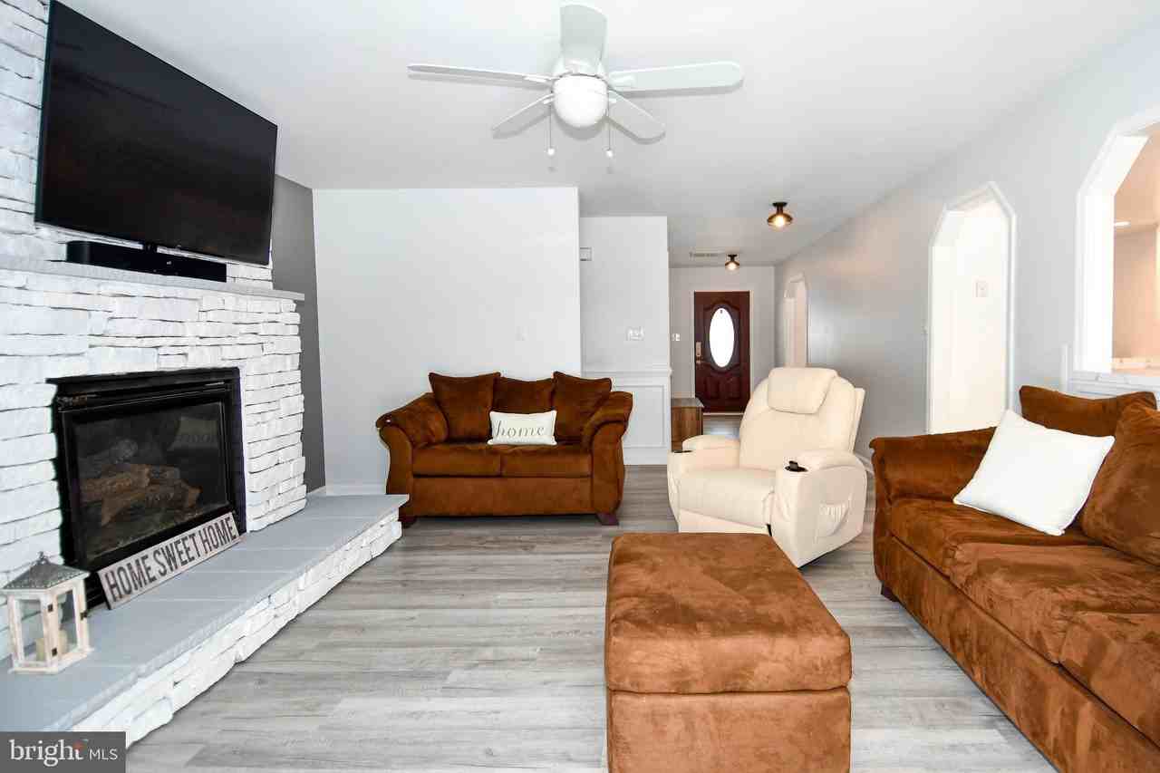 10049 Meleen Dr - Photo 6 of 50