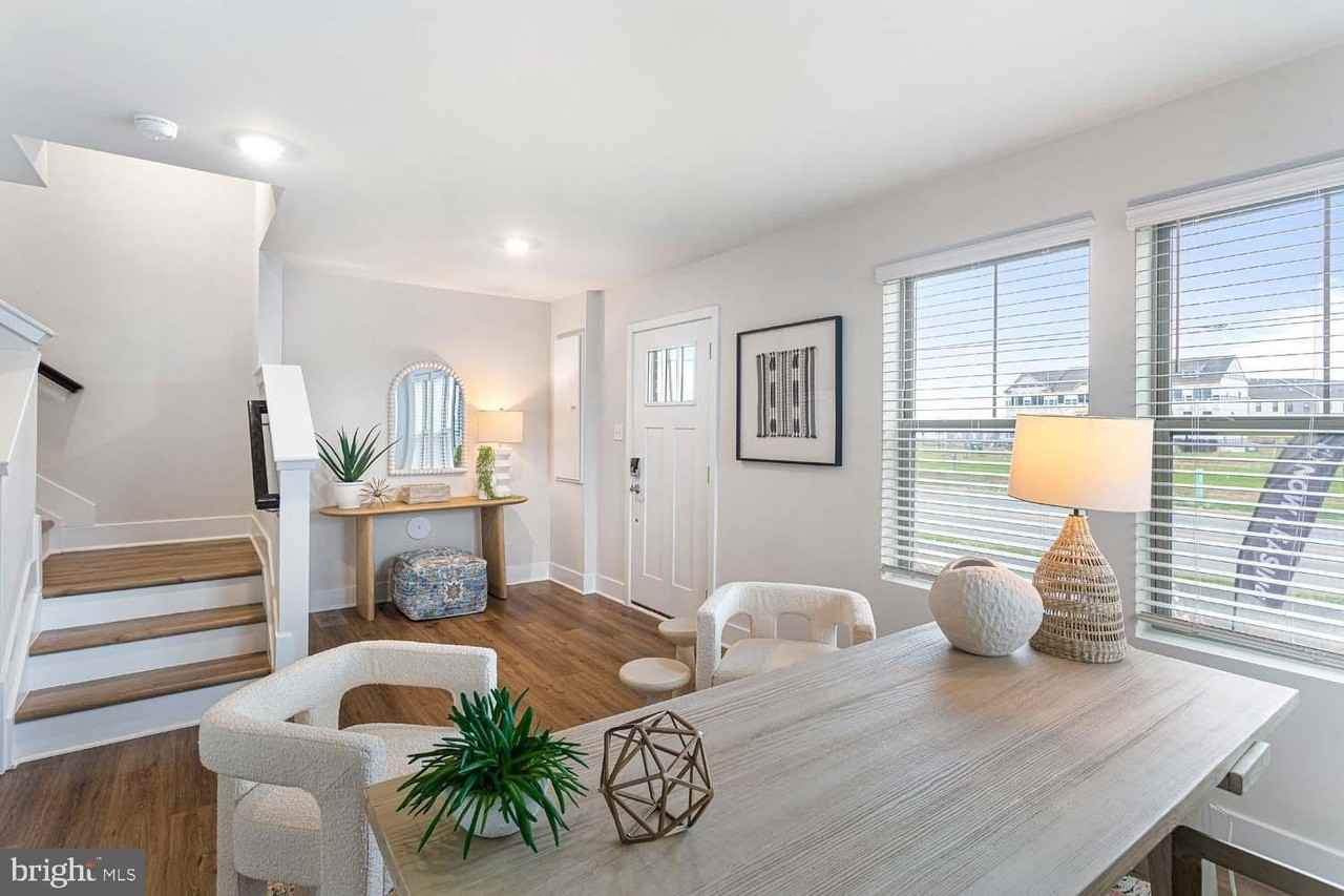 250 Monroe Ave - Photo 5 of 26