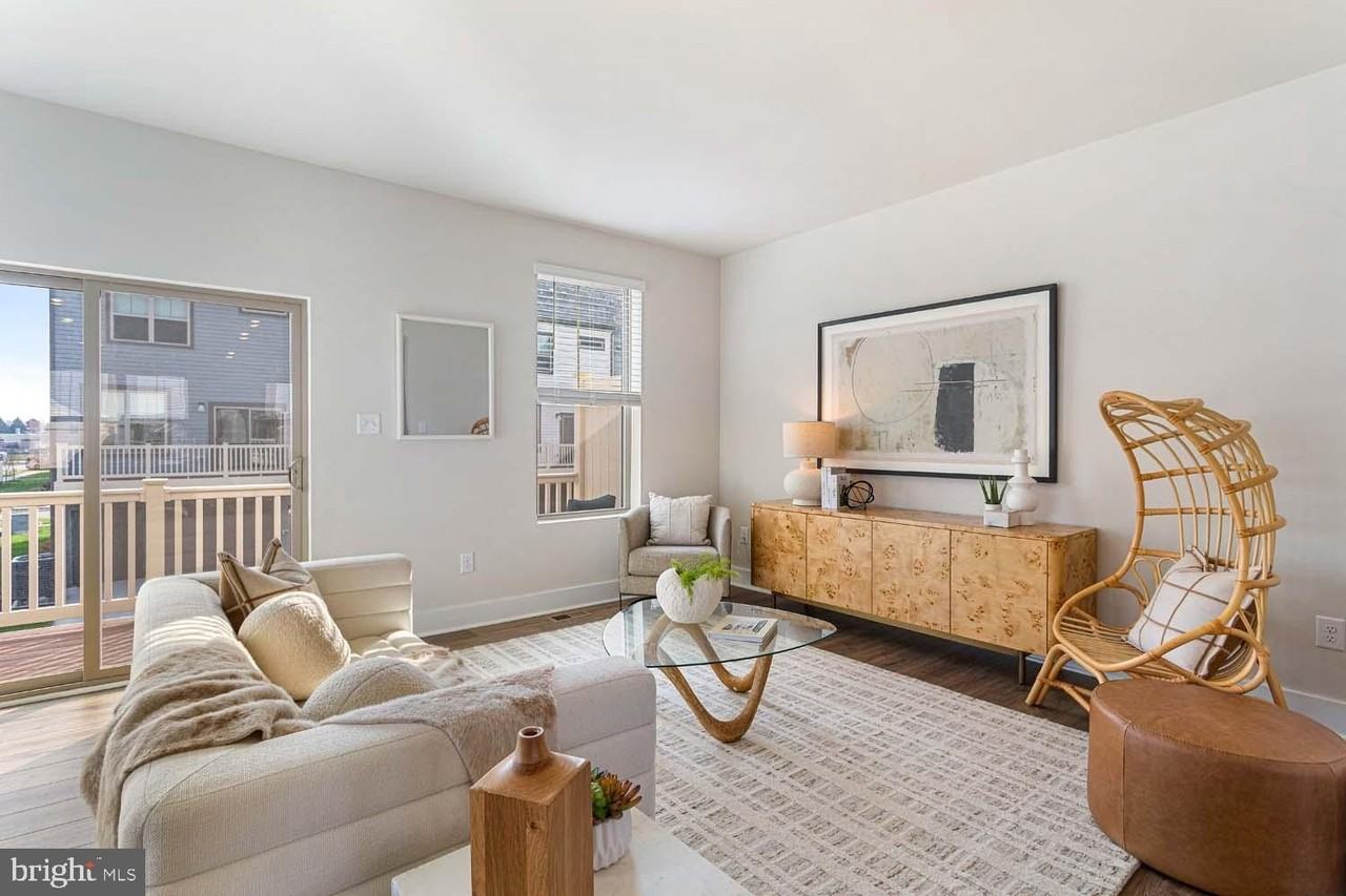 250 Monroe Ave - Photo 7 of 26