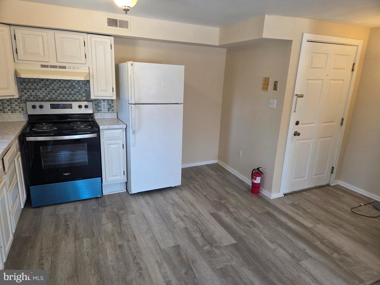 504 Main St Apt 4 #4 - Photo 3 of 13