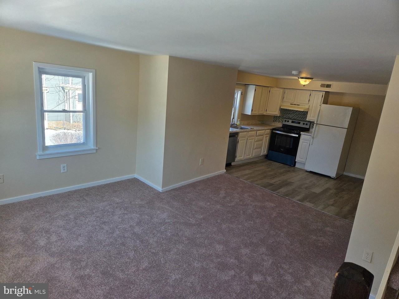 504 Main St Apt 4 #4 - Photo 4 of 13