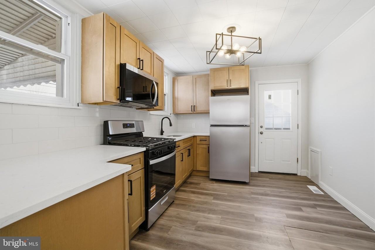 806 Bordentown Rd - Photo 3 of 16