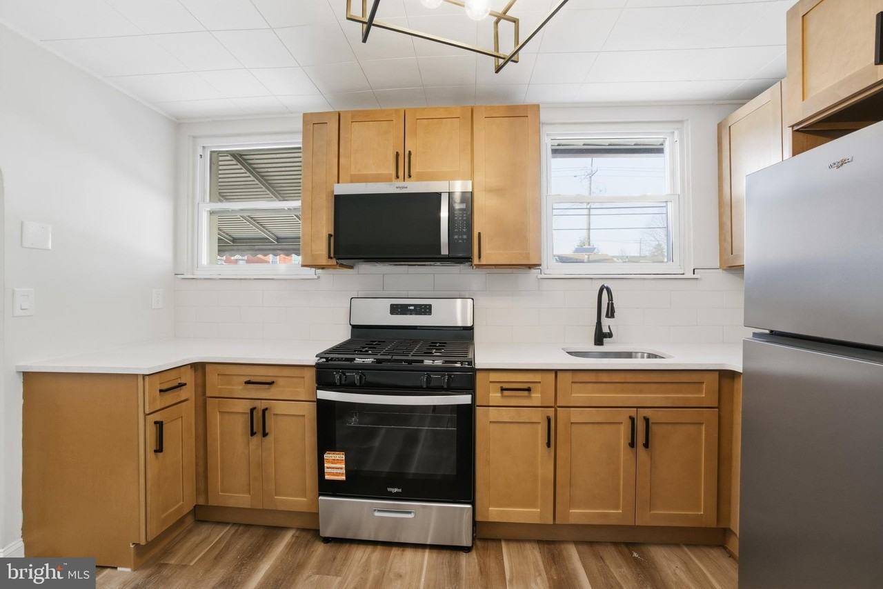 806 Bordentown Rd - Photo 6 of 16