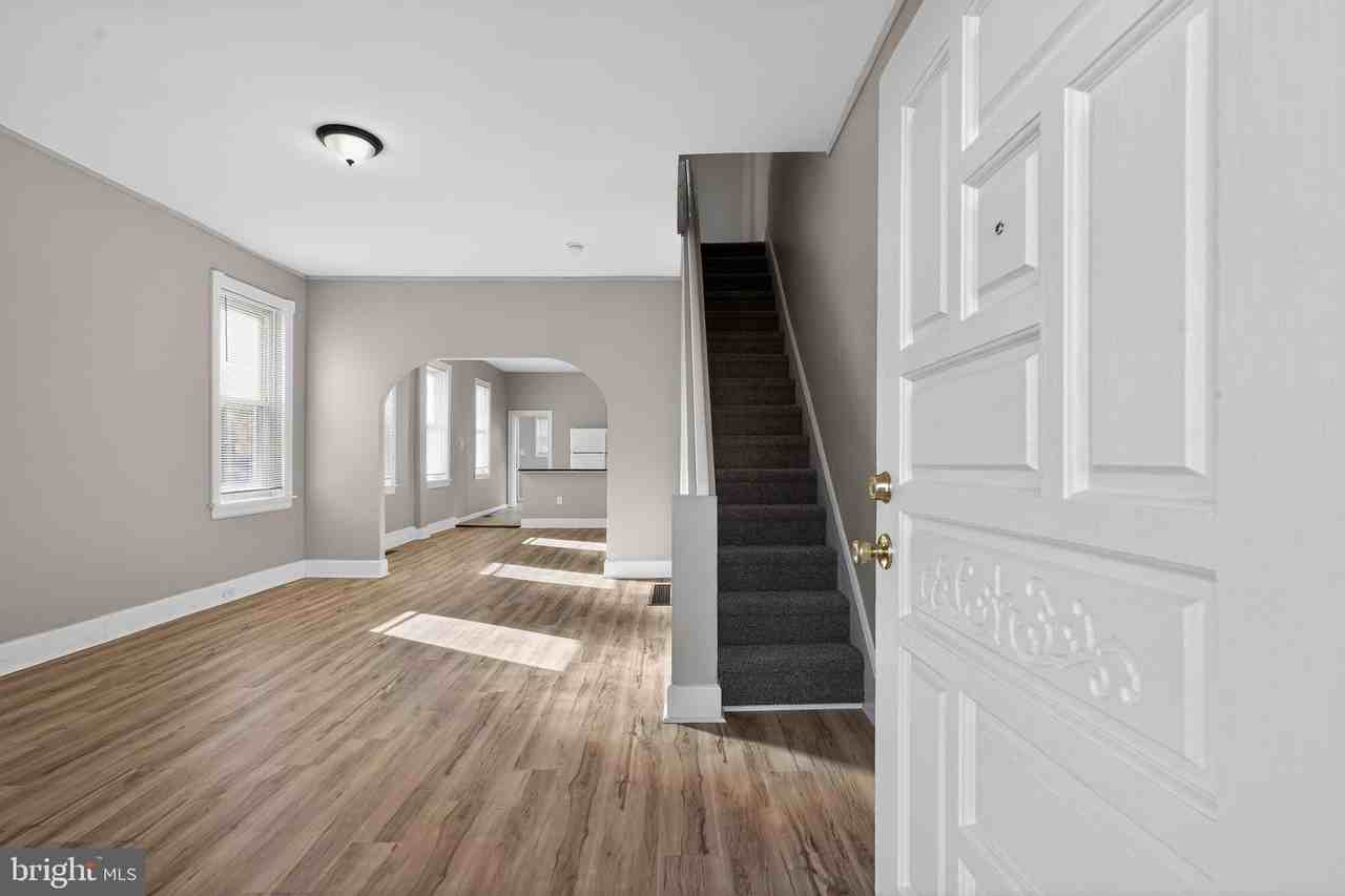 738 Division St - Photo 5 of 33