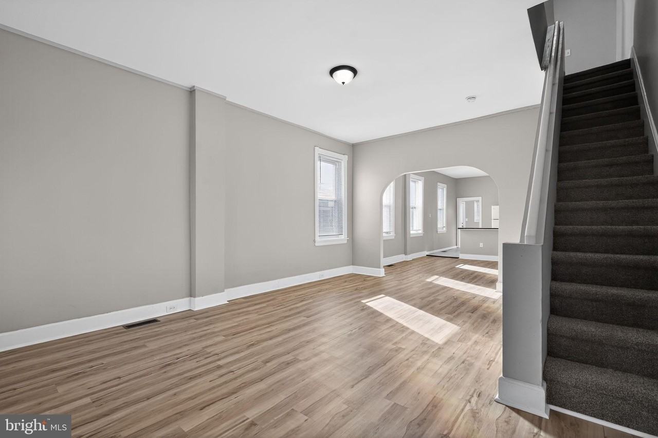 738 Division St - Photo 6 of 33