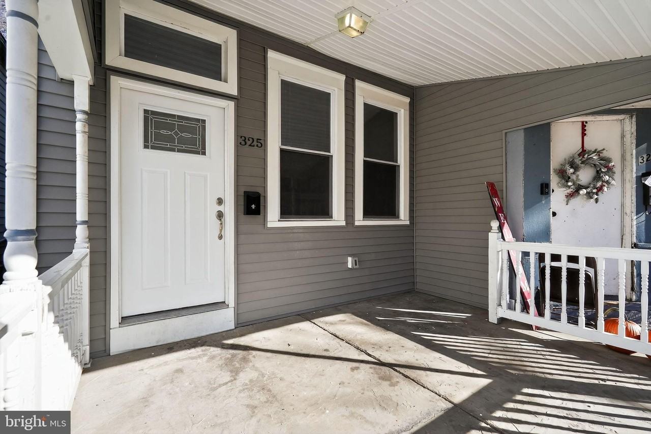 325 Monmouth St - Photo 4 of 35