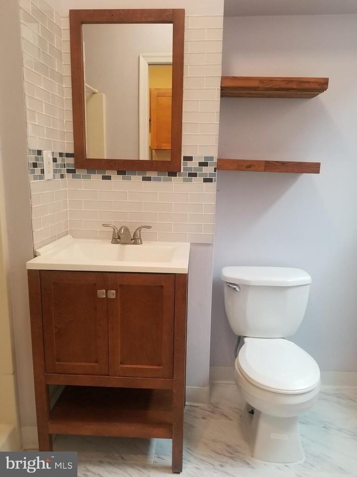 329 N Burlington St Apt B #B - Photo 2 of 9