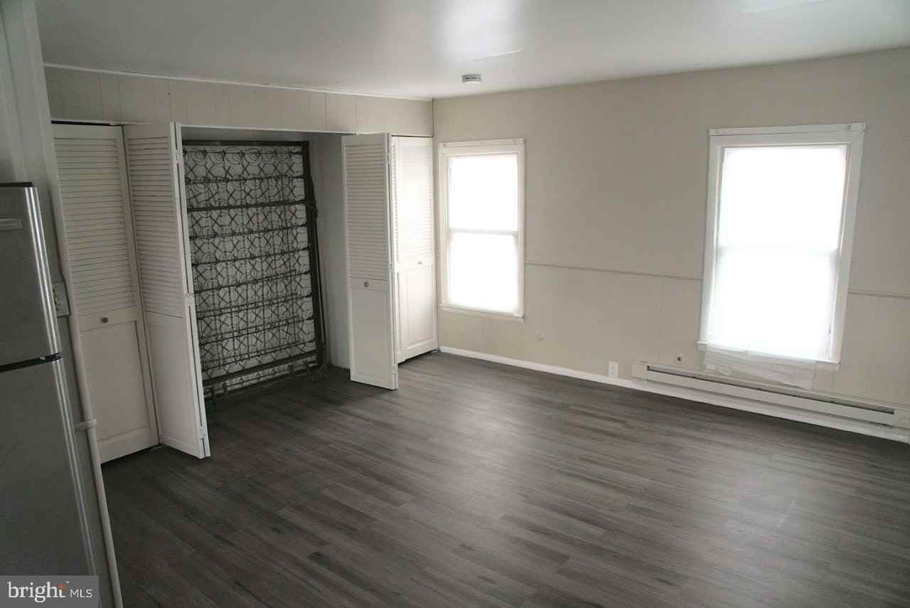 410 Monmouth St Apt C #C - Photo 3 of 12