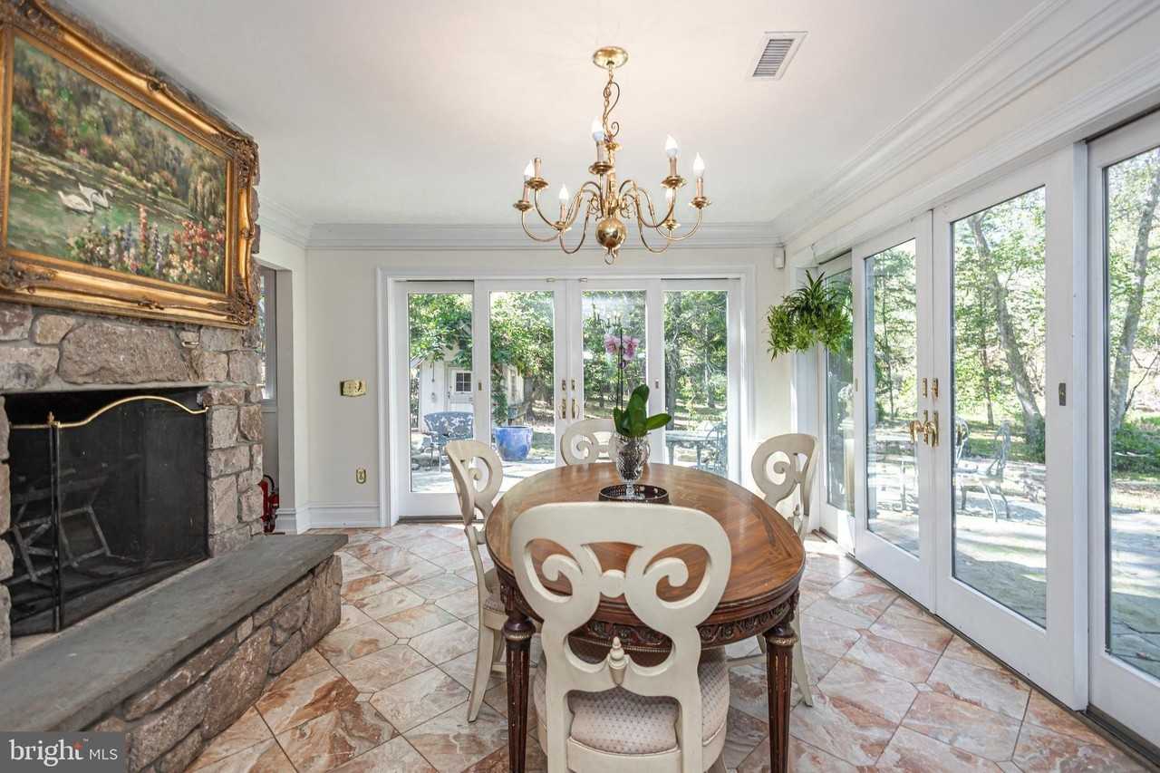 132 E Dark Hollow Rd - Photo 3 of 50