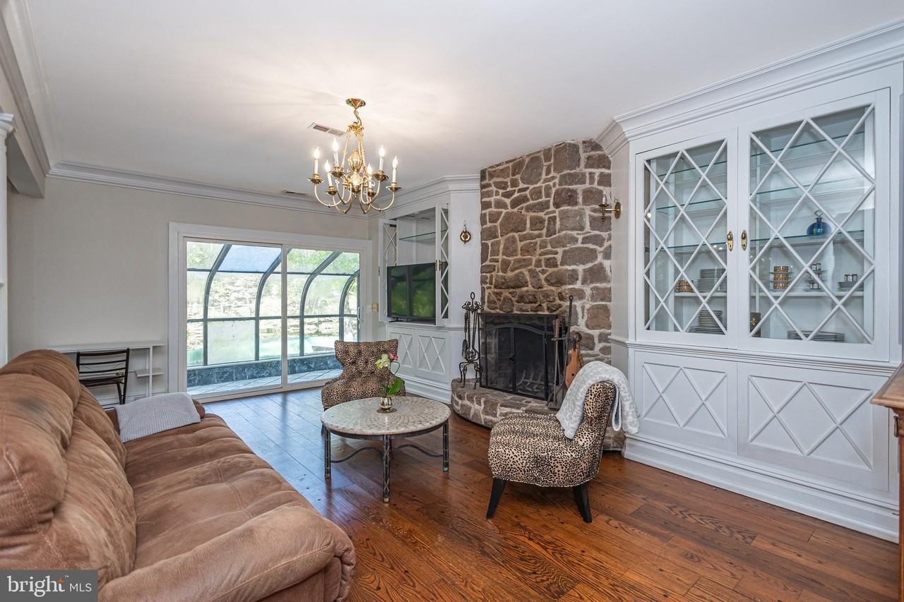 132 E Dark Hollow Rd - Photo 7 of 50