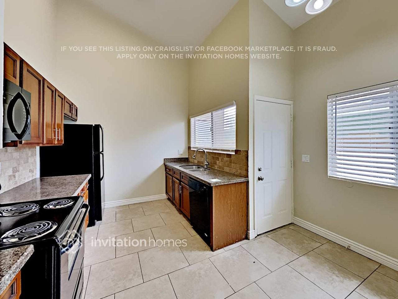 11320 N 82nd Ave - Photo 7 of 17