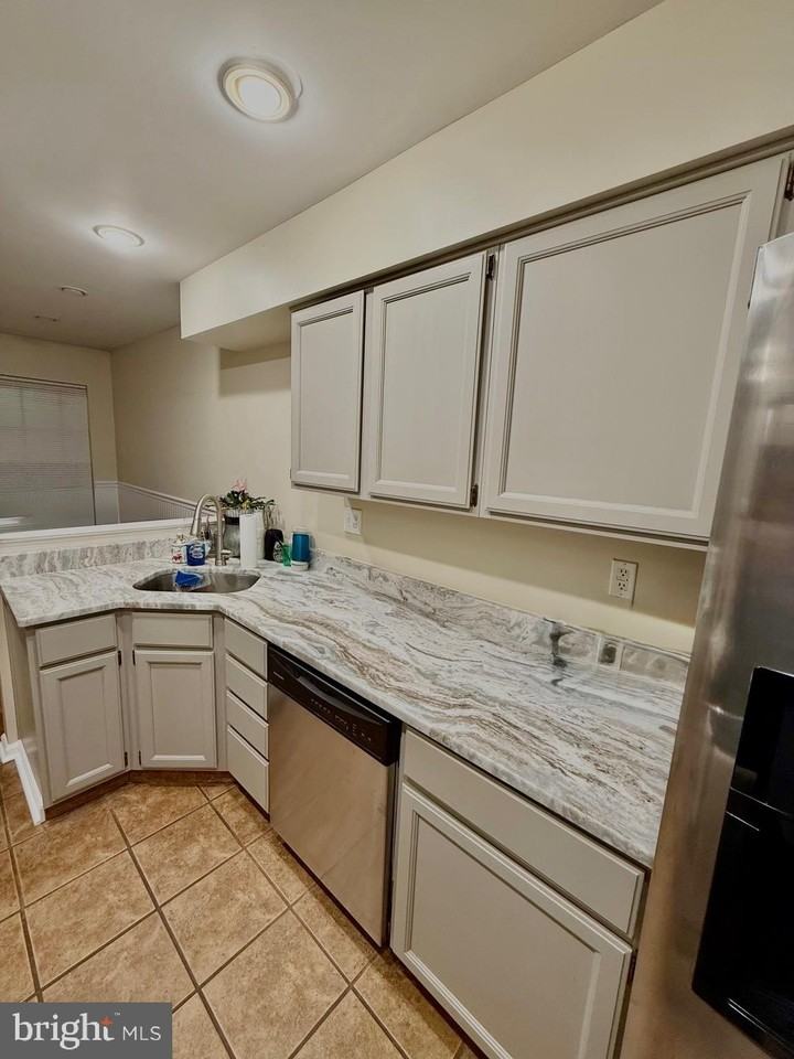 212 Nottingham Ct Unit 212 #212 - Photo 2 of 11