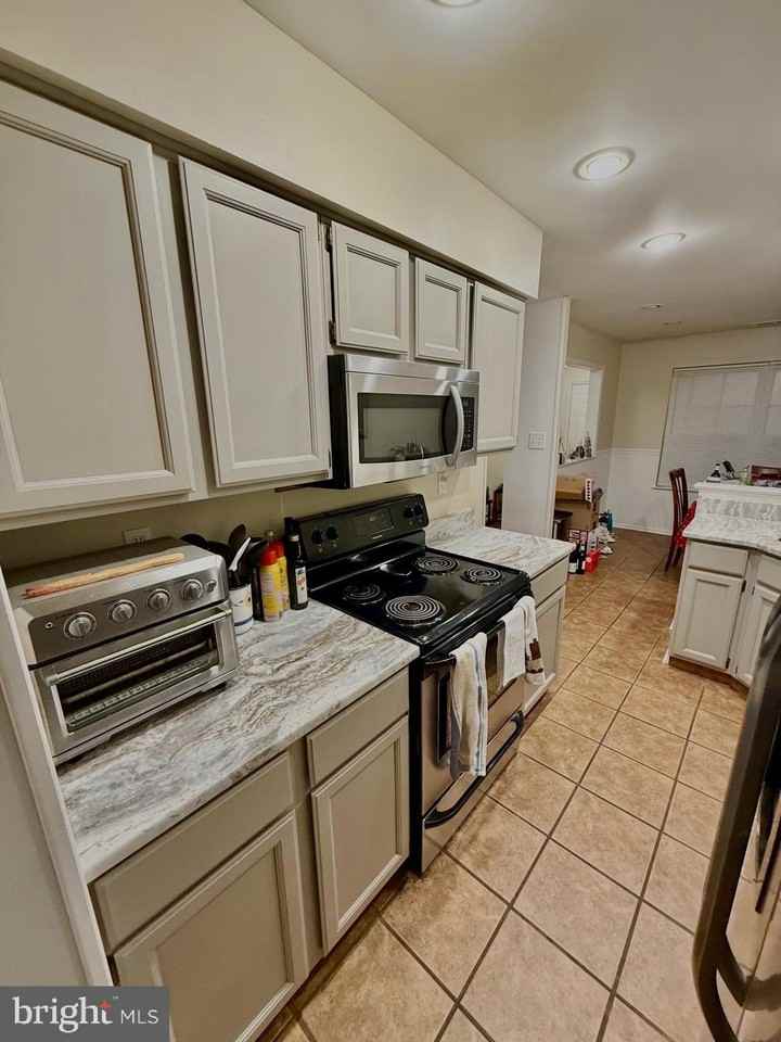 212 Nottingham Ct Unit 212 #212 - Photo 3 of 11