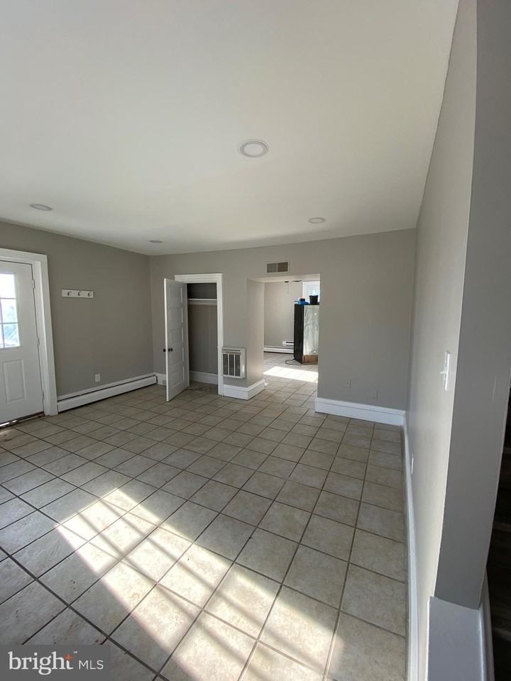 454 Walnut St Apt 4 #4 - Photo 4 of 11