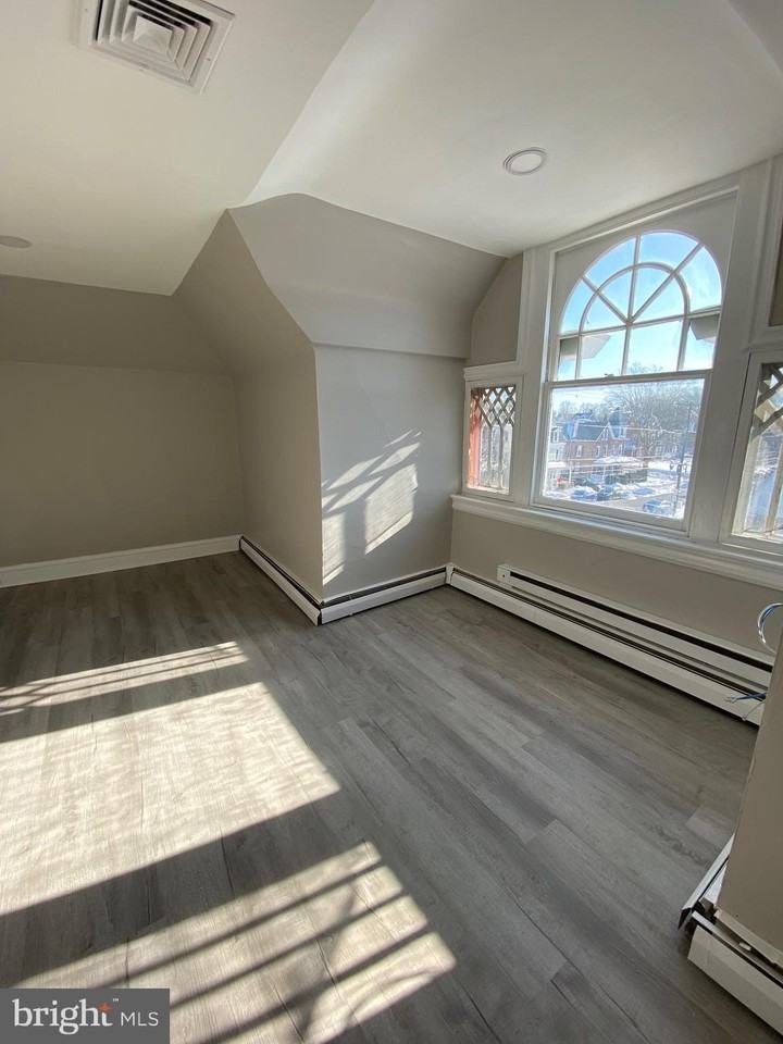 454 Walnut St Apt 4 #4 - Photo 5 of 11