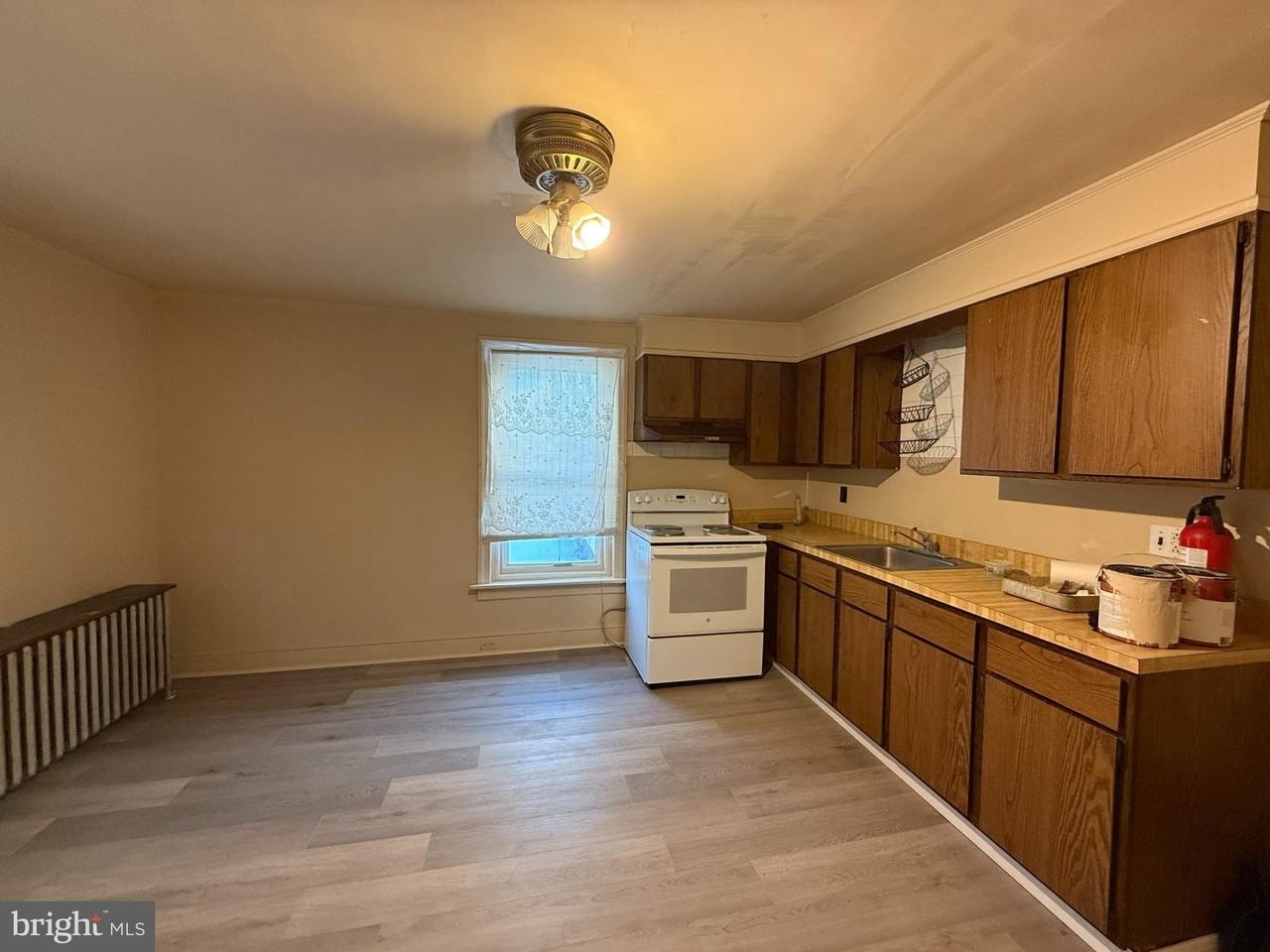 716 E Marshall St - Photo 2 of 9