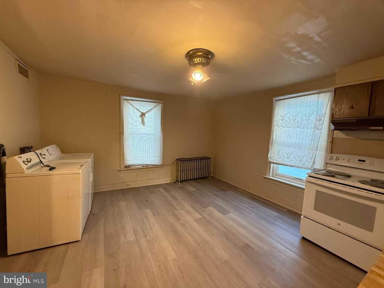 716 E Marshall St - Photo 3 of 9