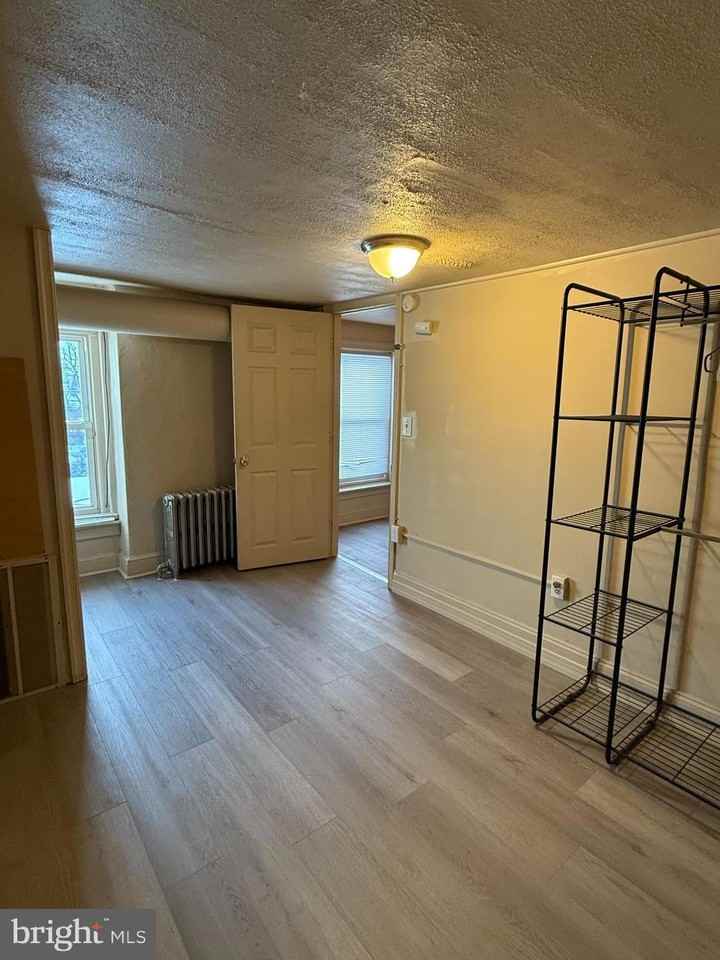 716 E Marshall St - Photo 5 of 9