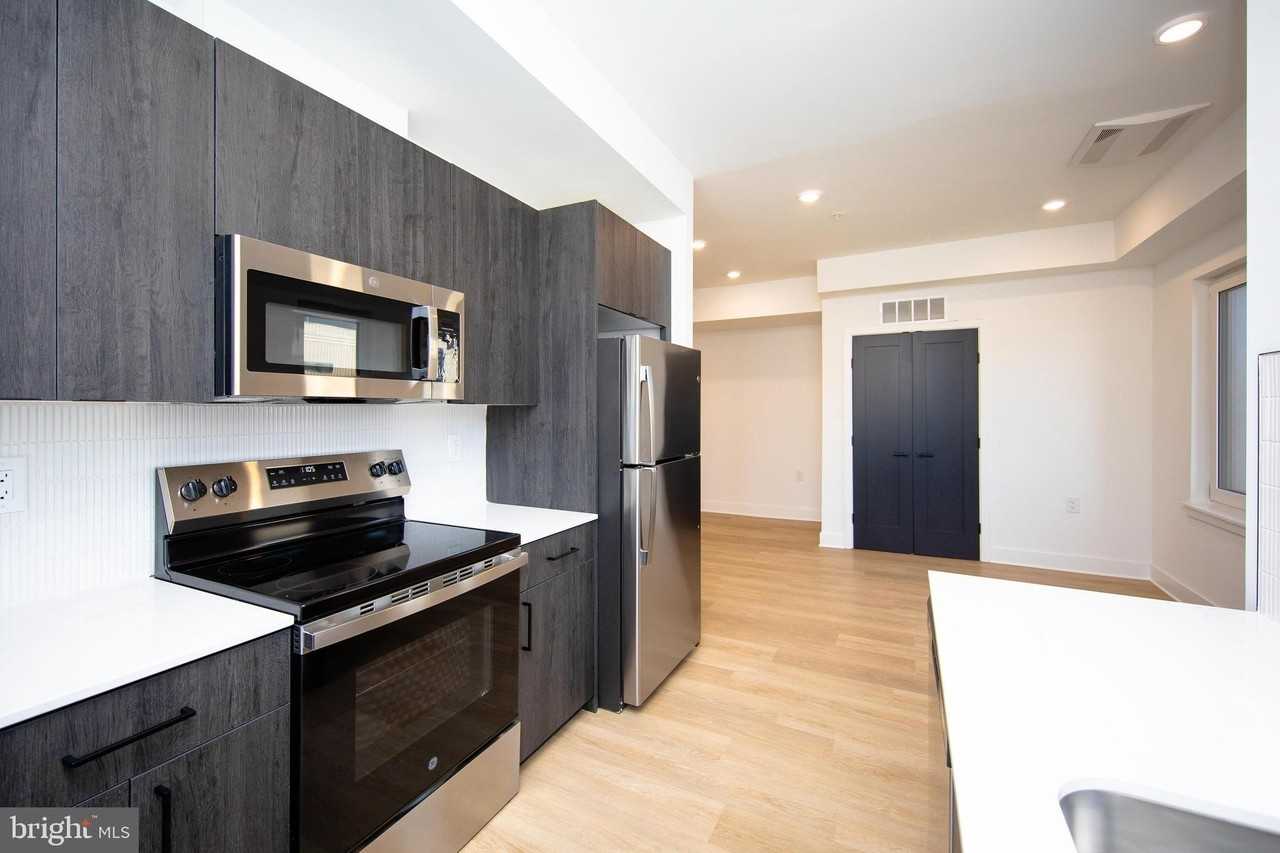 633-35 N 5th St Unit 201 #201 - Photo 2 of 20