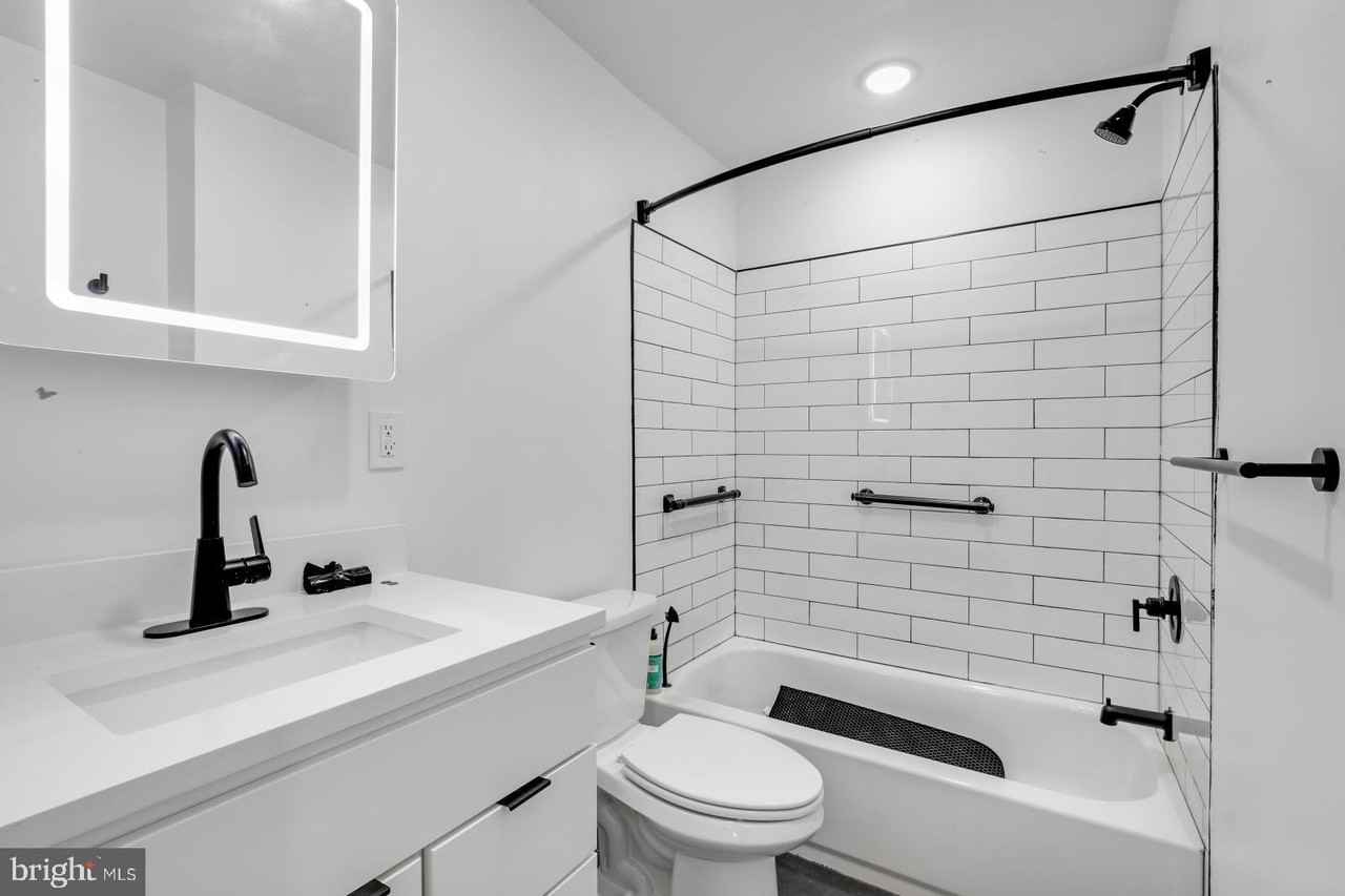 212 Catharine St Apt 2 #2 - Photo 5 of 16