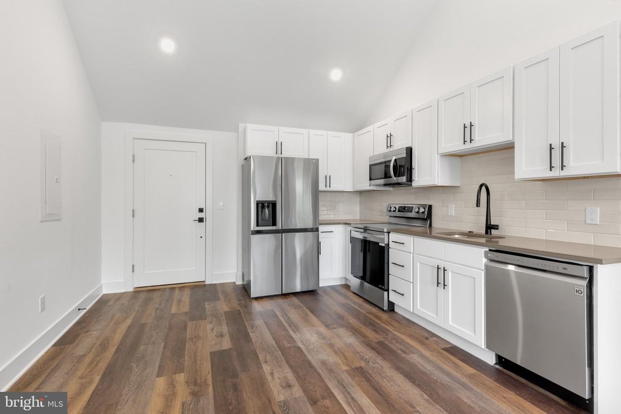 7037 Ridge Ave Apt 303 #303 - Photo 4 of 20