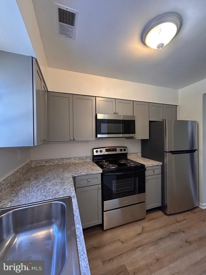 63 Lexton Dr - Photo 2 of 10