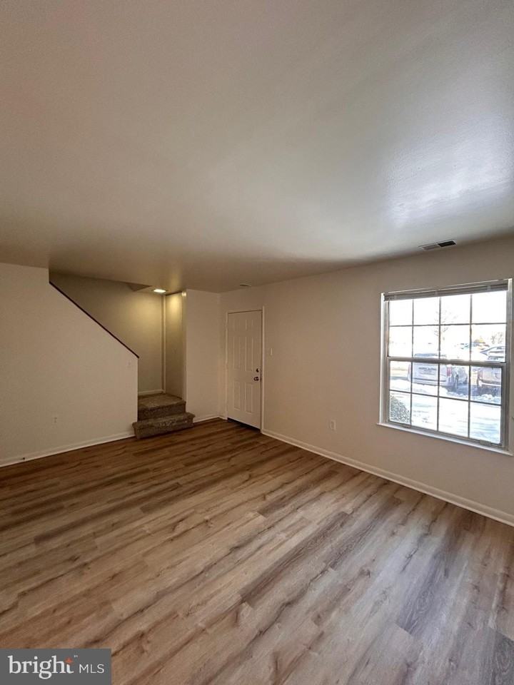 63 Lexton Dr - Photo 5 of 10