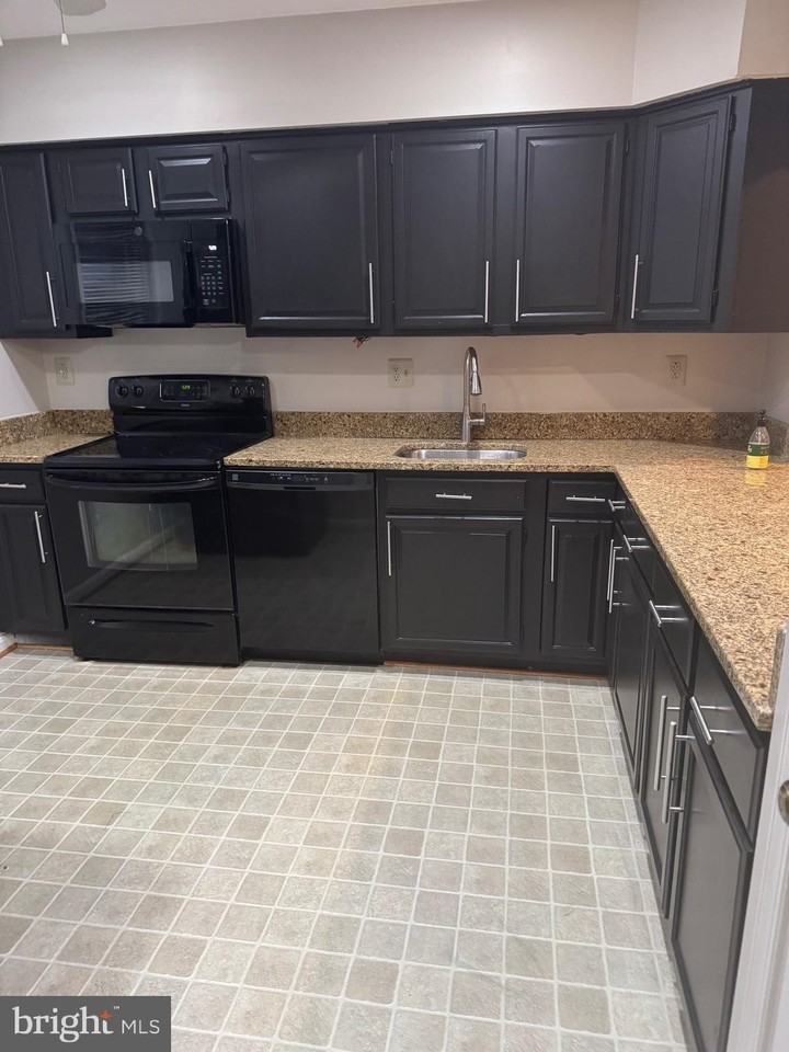 2540 Fairfax Dr Unit A #A - Photo 3 of 19